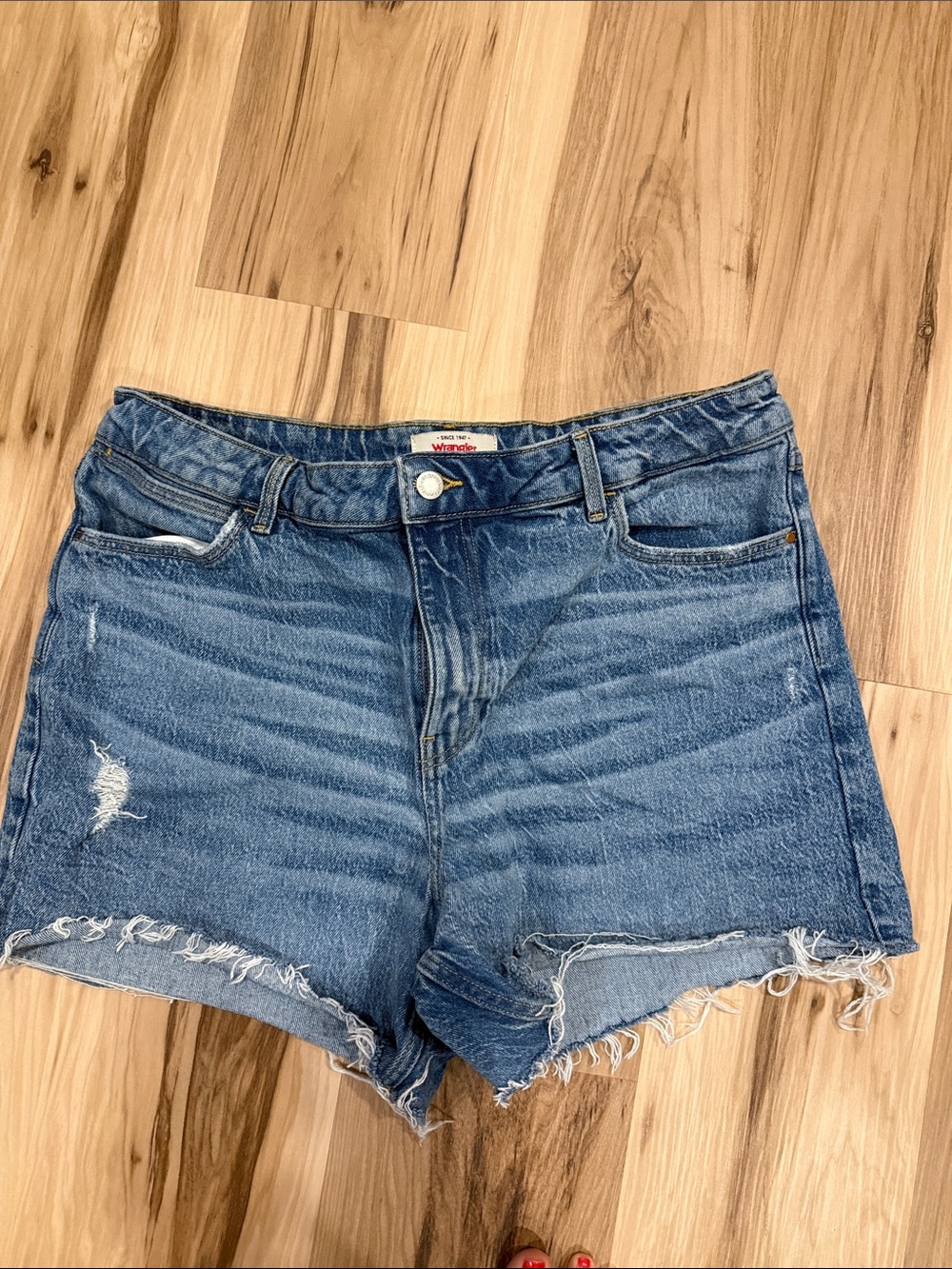 Wrangler Women's high-rise vintage 4 inch Cutoff Shorts